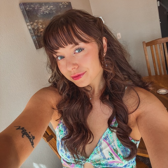 Meet your Posher, Elizabeth - Picture 1 of 1